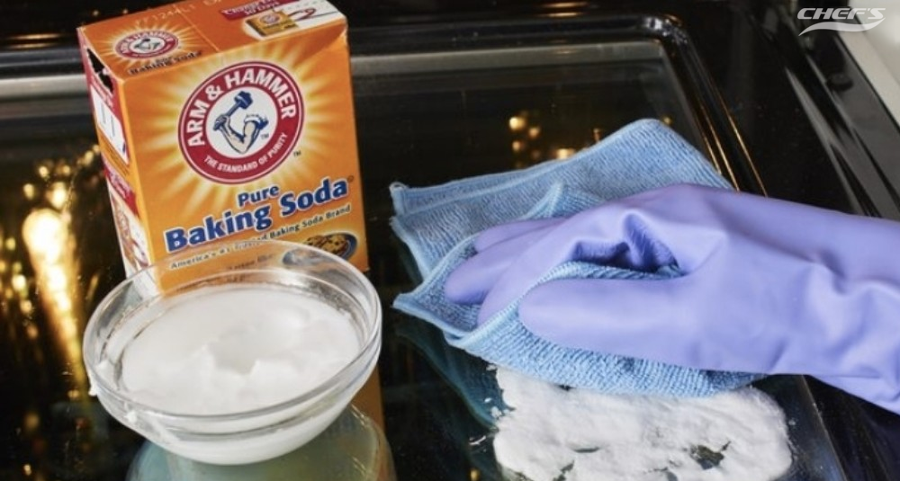 Làm sạch lò nướng bằng baking soda