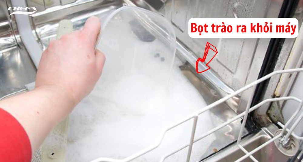 bọt trào ra khỏi máy