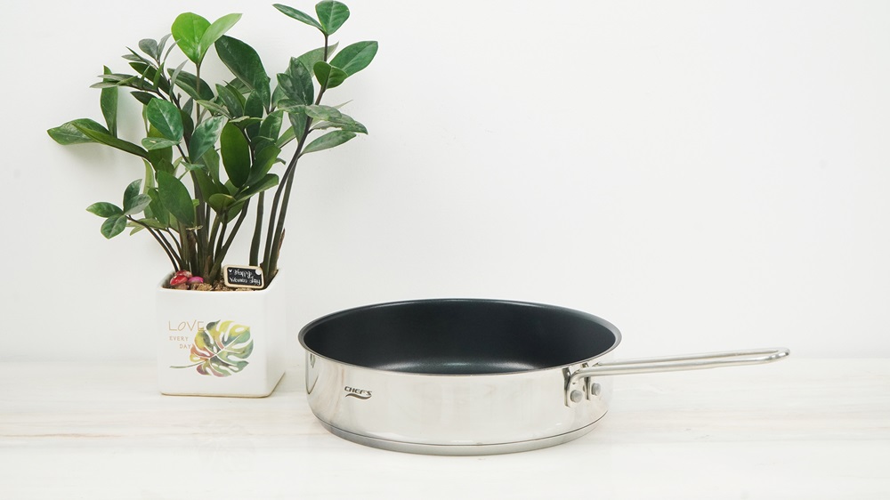Chảo chống dính trong bộ nồi từ Chef's EH-CW4430