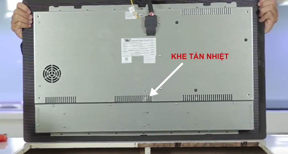 Khe tản nhiệt trên bếp từ