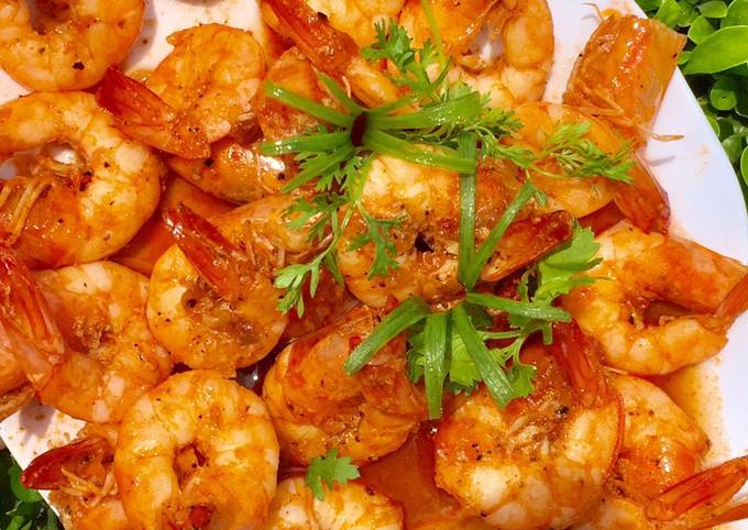 Tôm rim dừa xiêm ngon cơm ngày cuối tuần