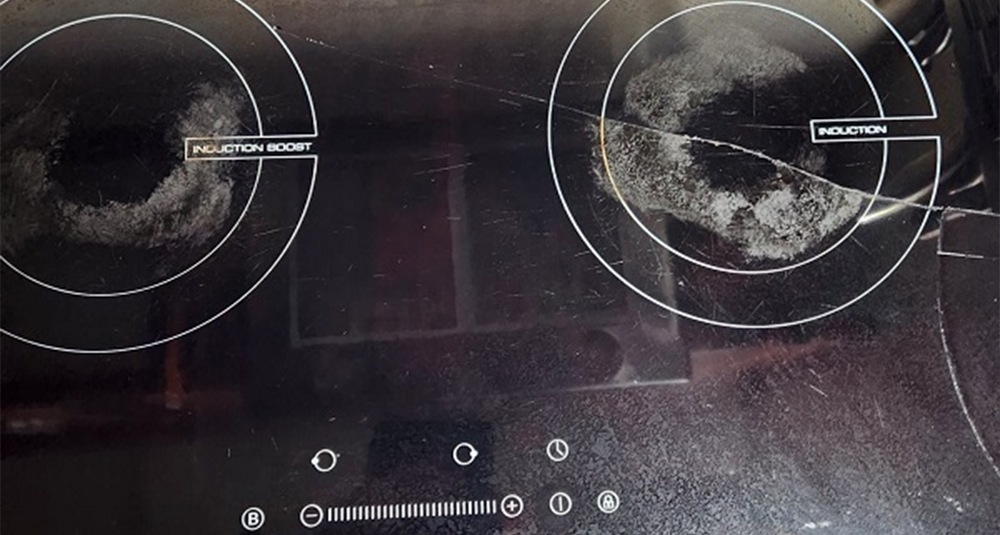 Bếp từ bị nứt vỡ mặt kính gây mất thẩm mỹ