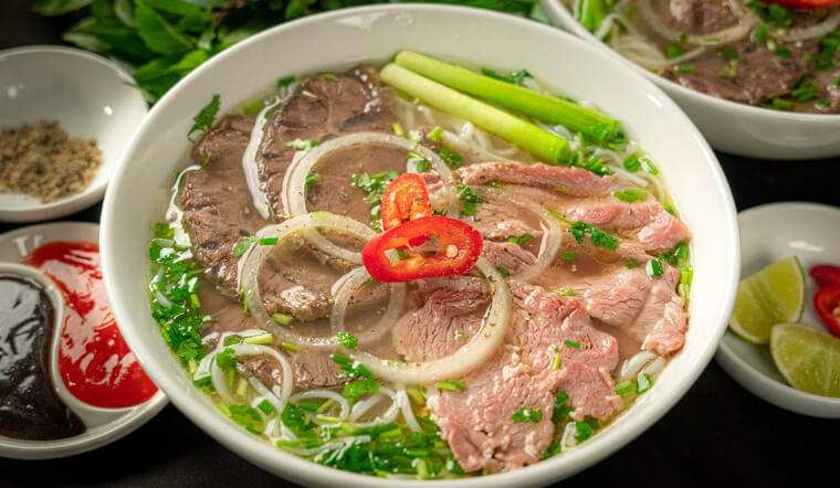 Cùng làm phở bò trên bếp từ đôi Chef’s