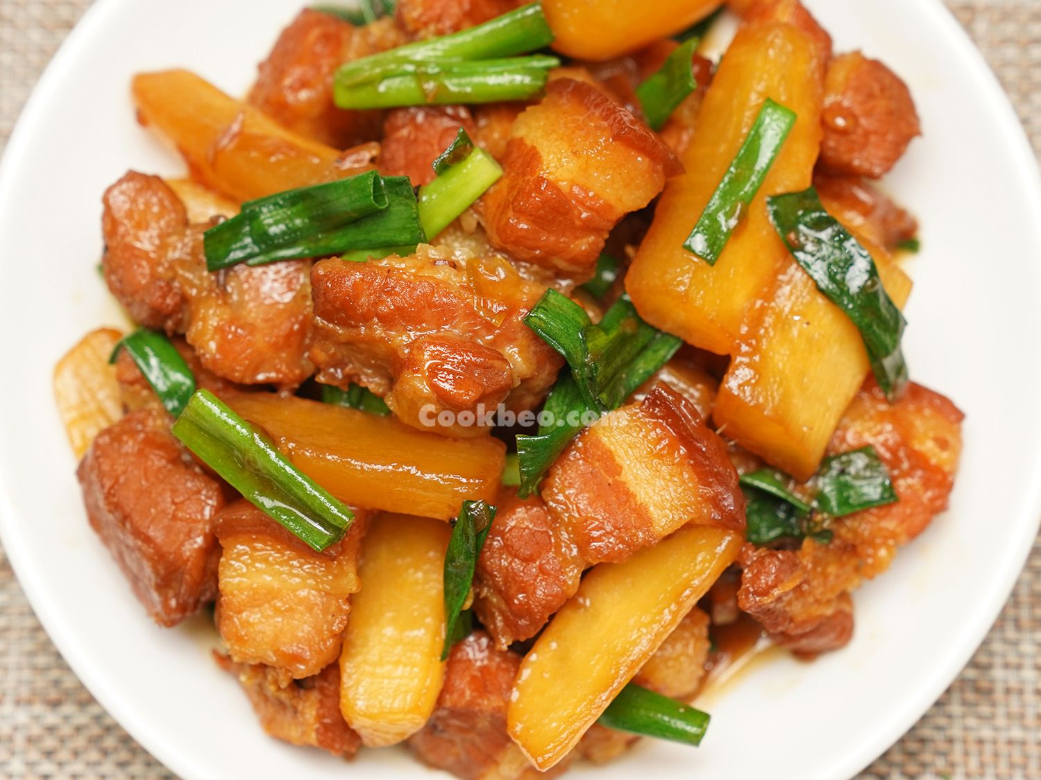 Cùng làm món thịt ôm củ cải trên bếp từ Chef’s