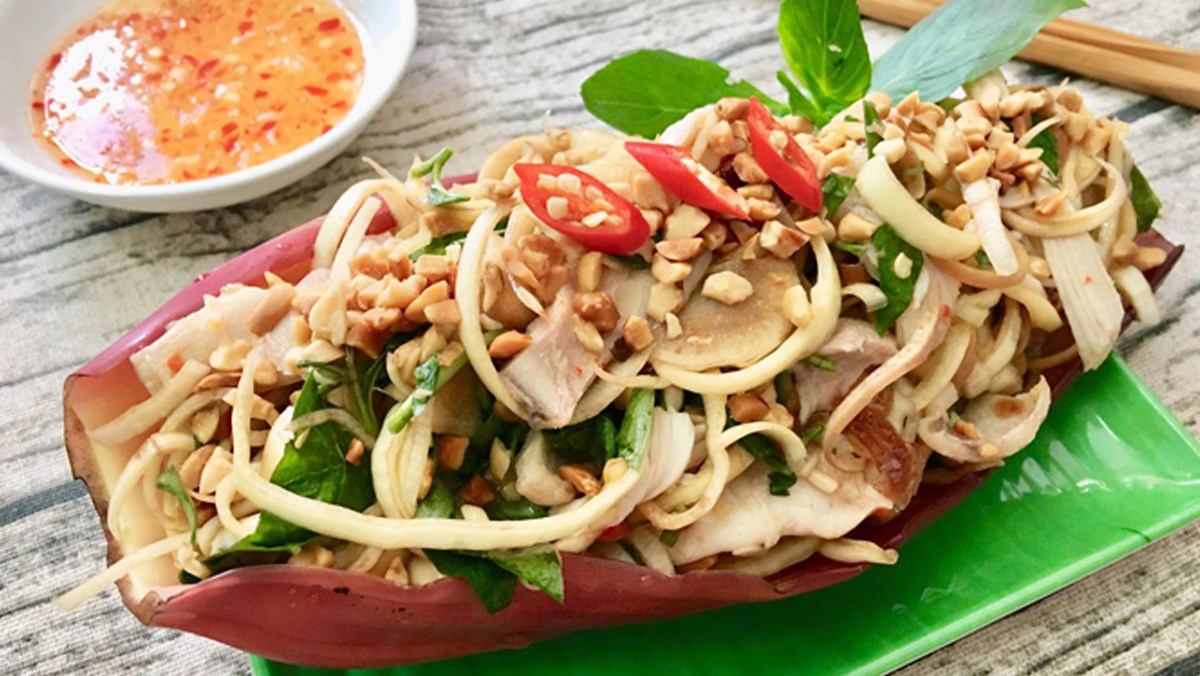 Làm nộm gà hoa chuối với bếp từ Chef’s