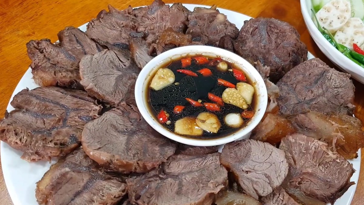 Bắp bò om xì dầu trên bếp từ đôi Chef’s EH-DIH330