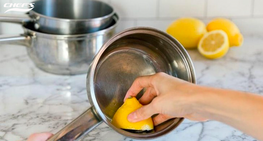 Sử dụng chanh hoặc giấm