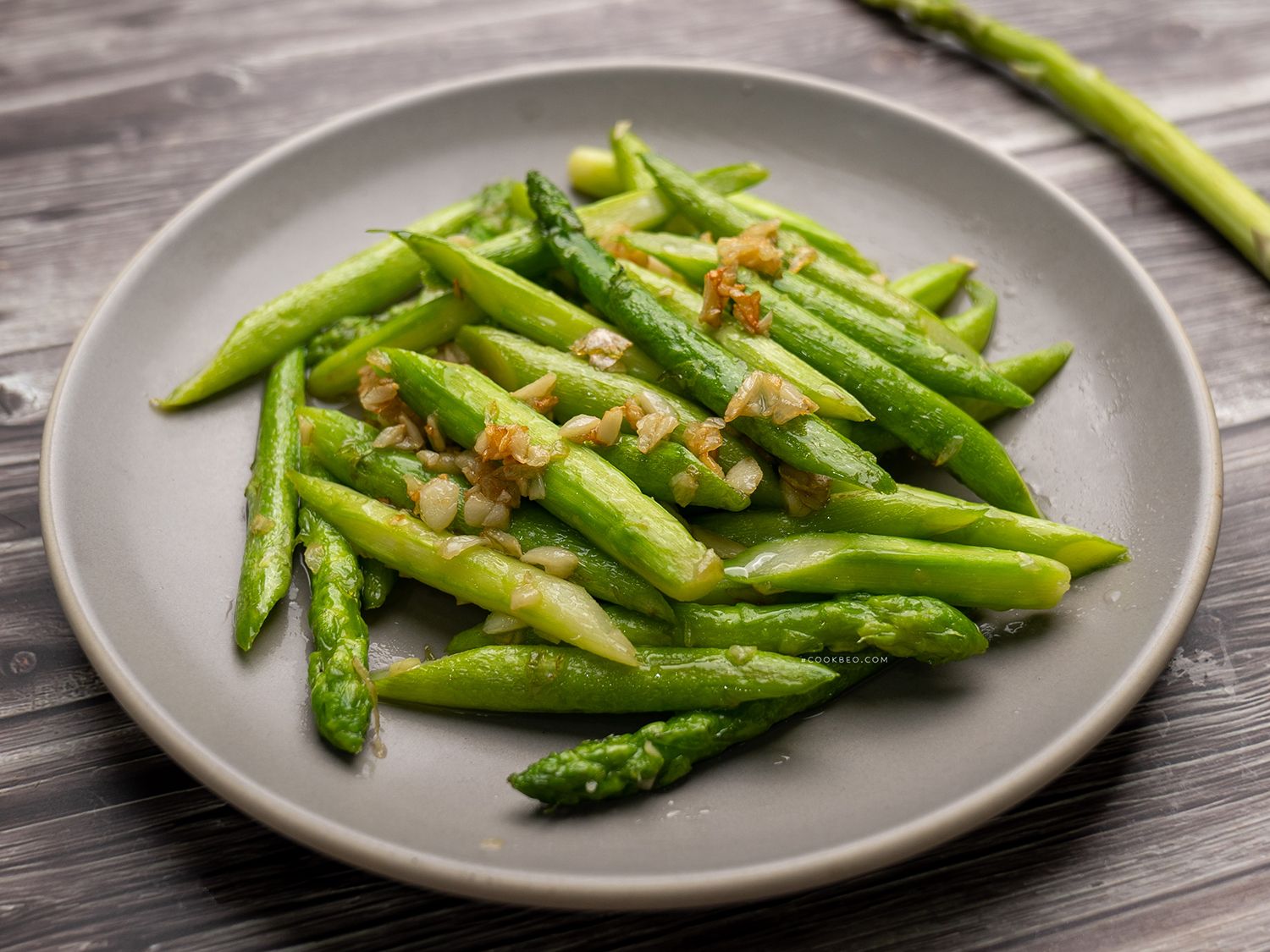 Măng tây xào tỏi lạ mà ngon